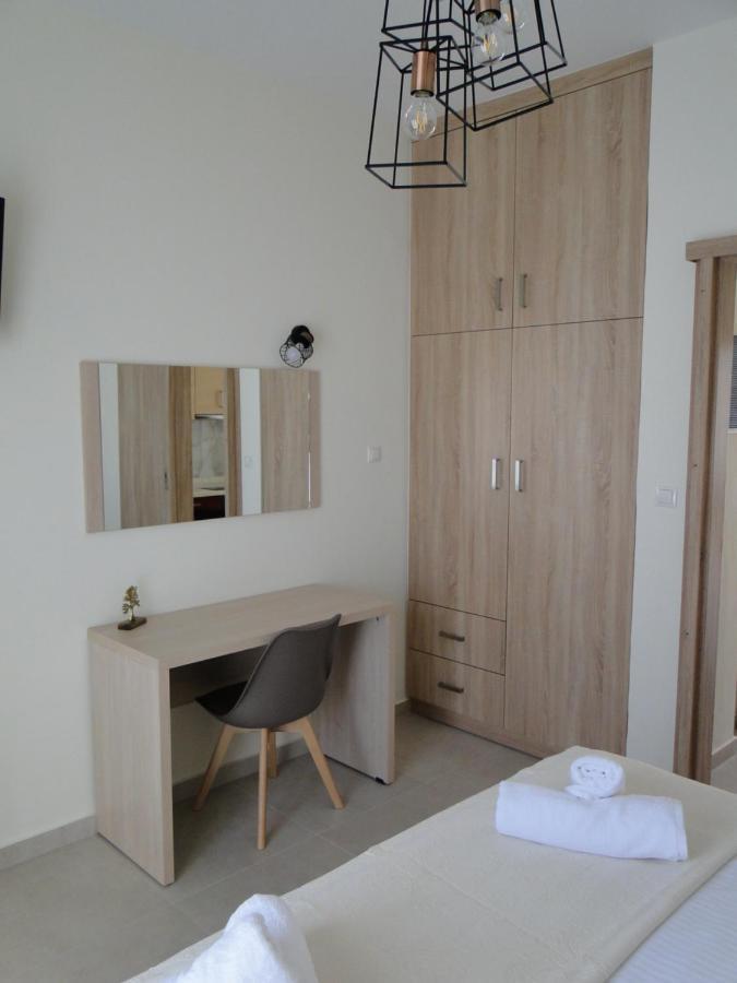 Chrysanthe'S Apartments No2 Poros Town Extérieur photo