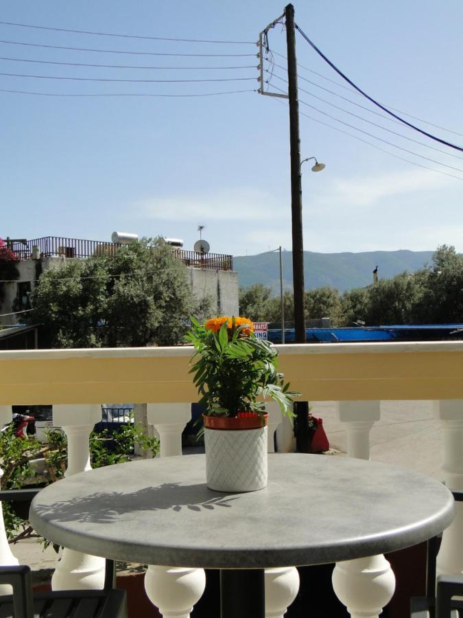 Chrysanthe'S Apartments No2 Poros Town Extérieur photo
